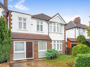 Detached House for sale with 5 bedrooms, Spring Grove Road, Isleworth | Fine & Country