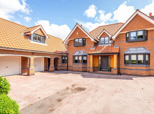 Detached House for sale with 5 bedrooms, The Chimneys, Park Street | Fine & Country