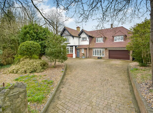 Detached House for sale with 5 bedrooms, Waterlooville, Hampshire | Fine & Country