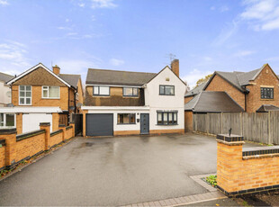 Detached House for sale with 6 bedrooms, The Fairway, Oadby | Fine & Country