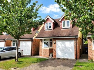 Detached house to rent in Byfleet, Surrey KT14