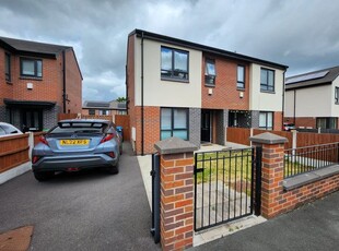 Detached house to rent in Heartwood Road, Manchester M23