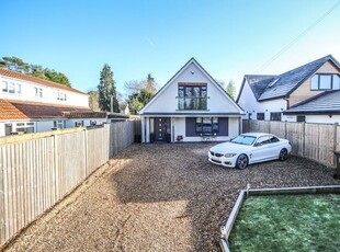 Detached house to rent in Pine Drive, Finchampstead, Wokingham RG40