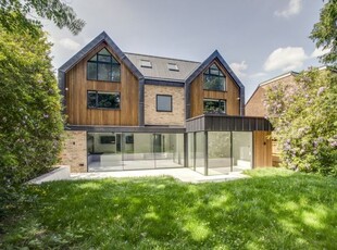 Detached house to rent in Uplands Close, Gerrards Cross, Buckinghamshire SL9