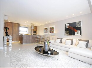 Duplex to rent in St Johns Wood Park, St Johns Wood NW8