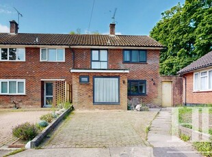 End terrace house to rent in Boundary Road, Crawley RH10