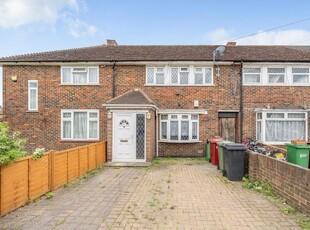 End terrace house to rent in Slough, Berkshire SL3