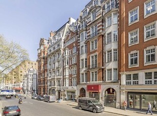 Flat for sale in Berkeley Street, London W1J