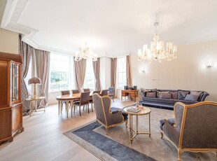 Flat for sale in Fitzjohns Avenue, Hampstead, London NW3