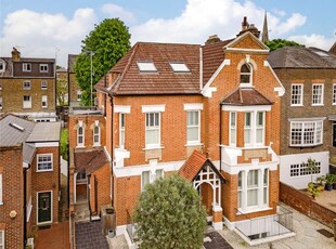 Flat for sale in Montague Road, Richmond TW10