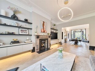 Flat for sale in Netherhall Gardens, Hampstead, London NW3
