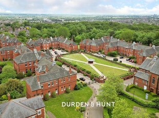Flat for sale in Richmond Drive, Repton Park IG8