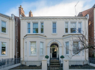 Flat for sale with 2 bedrooms, Leam Terrace, Leamington Spa | Fine & Country