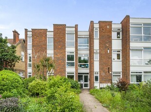 Flat to rent - Hardy Road, London, SE3