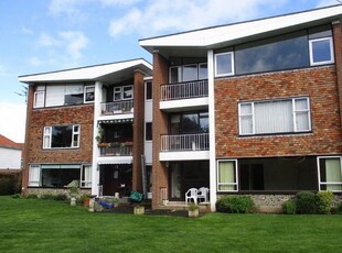 Flat to rent in 19 Whitefriars Meadow, Sandwich, Kent CT13