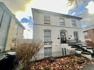 Flat to rent in 33 Avenue Road, Leamington Spa CV31
