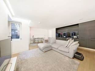 Flat to rent in Abbey Road, St John's Wood NW8