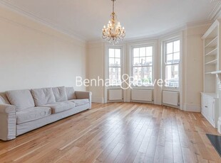 Flat to rent in Abingdon Road, Kensington W8