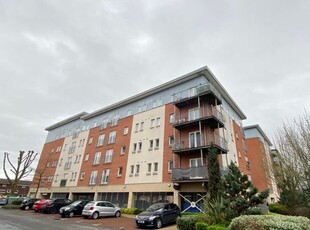 Flat to rent in Adamson House, Saltra, Salford M5