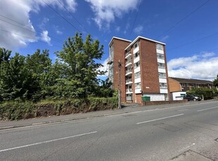 Flat to rent in Barrack Road, St. Leonards, Exeter EX2