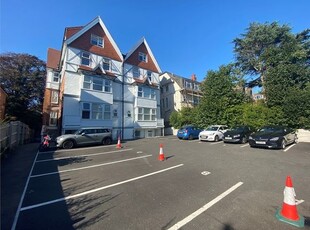 Flat to rent in Boscombe Gardens, Bournemouth, Dorset BH1