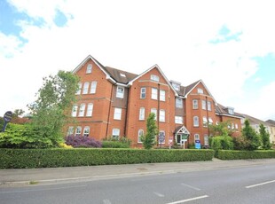 Flat to rent in Bournemouth Road, Poole BH14