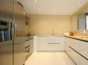 Flat to rent in Boydell Court, St Johns Wood Park, St John's Wood NW8