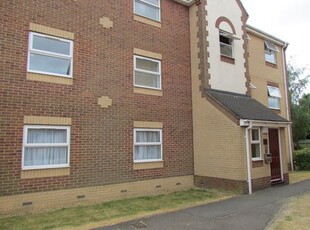 Flat to rent in Burns Avenue, Chadwell Heath, Romford, Essex RM6