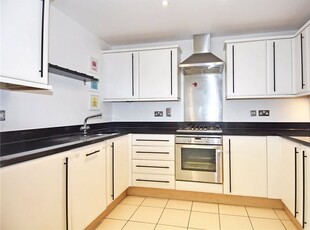 Flat to rent in Butler Farm Close, Richmond TW10