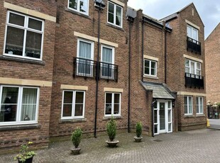 Flat to rent in Caversham Place, Sutton Coldfield B73