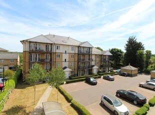 Flat to rent in Clarendon Way, Colchester CO1