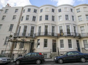Flat to rent in Eaton Place, Brighton BN2