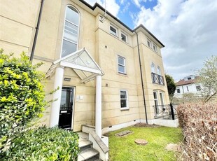 Flat to rent in Elmgrove Road, Cotham, Bristol BS6