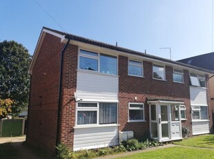 Flat to rent in Garlands Road, Redhill RH1