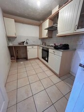 Flat to rent in Hurworth Avenue, Slough SL3
