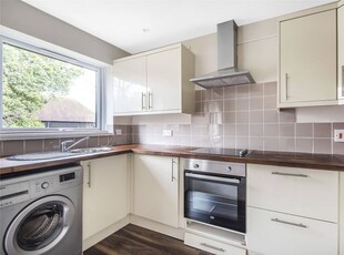 Flat to rent in Landen Court, Finchampstead Road, Wokingham, Berkshire RG40