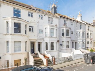 Flat to rent in Lansdowne Street, Hove BN3