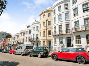 Flat to rent in Norfolk Square, Brighton BN1