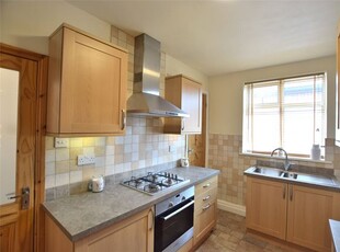 Flat to rent in Ovington Grove, Fenham, Newcastle Upon Tyne NE5