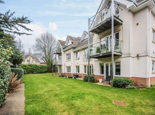 Flat to rent in Queens Park South Drive, Bournemouth BH8