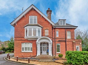 Flat to rent in Ramsey Lodge Court, Hillside Road, St. Albans, Hertfordshire AL1