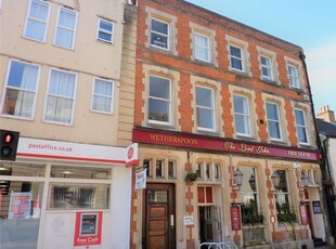Flat to rent in Russell Street, Stroud, Gloucestershire GL5