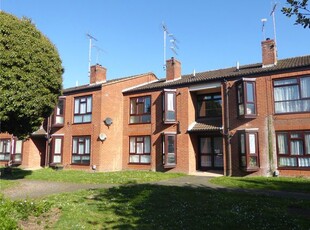 Flat to rent in Scott Court, Dunstable, Bedfordshire LU5