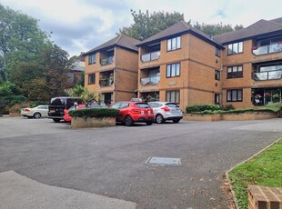 Flat to rent in Sedgemead, Southampton SO31