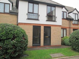 Flat to rent in Stamford Close, Royston SG8