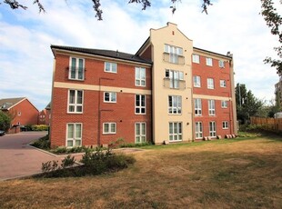 Flat to rent in Stroudley House, Cambrian Way, Worthing, West Sussex BN13