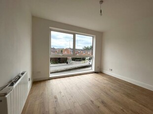 Flat to rent in Whitley Wood Road, Reading, Berkshire RG2