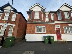 House for rent in Burlington Road, Polygon, SO15