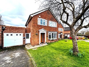 Link Detached House for sale with 3 bedrooms, Oakfield Drive, Reigate | Fine & Country