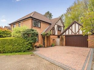 Link Detached House for sale with 4 bedrooms, Tadworth Park, Tadworth | Fine & Country